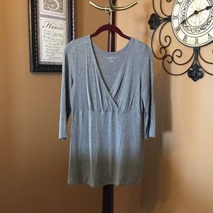 A:glow grey top